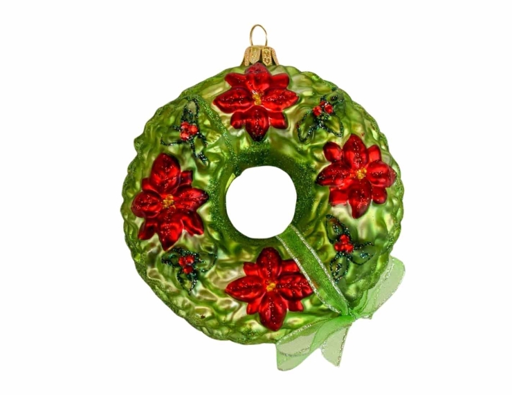 Suspension de Noël en verre soufflé en forme de couronne de Noël avec décors de poinsettia rouges. Diamètre 10cm