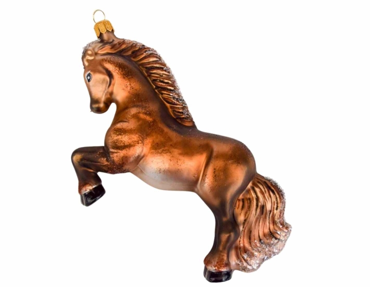 Suspension de Noël cheval brun cabré, verre soufflé et décoré à la main. Hauteur : 18cm.