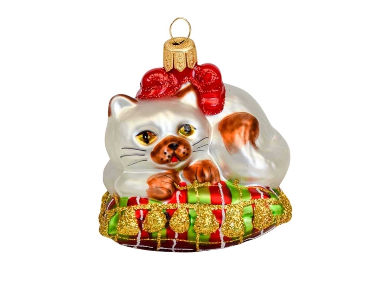 Boule de Noël chat blanc sur son coussin, verre soufflé et peint à la main. Made in Europe, Hauteur 7cm