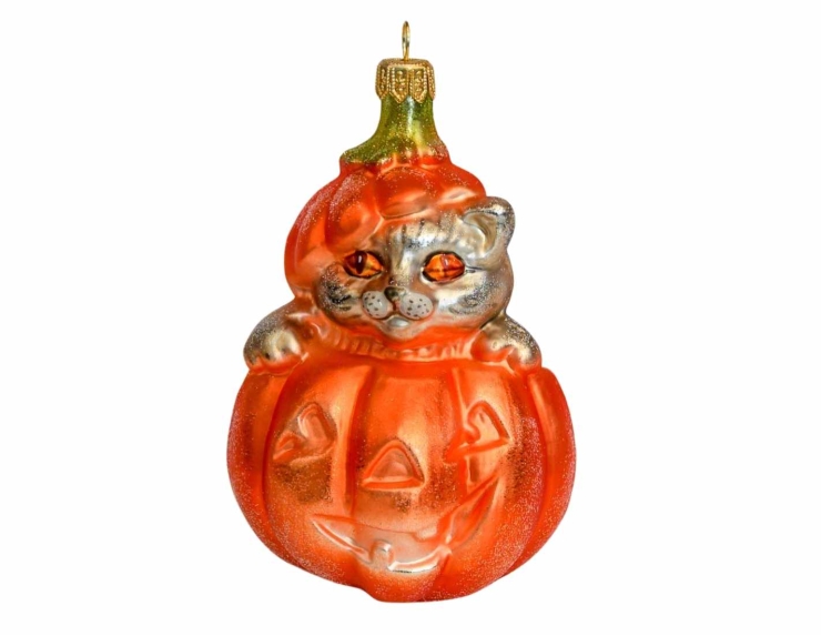 Suspension originale pour Halloween, citrouille orange avec un chat en verre soufflé.
Hauteur : 15cm