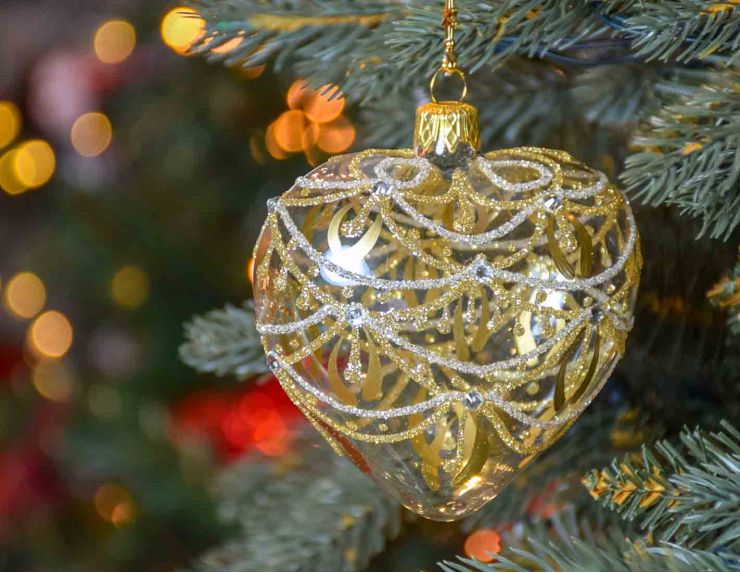 Suspension de Noël coeur transparent avec arabesques dorées et champagne, verre soufflé et décoré à la main.